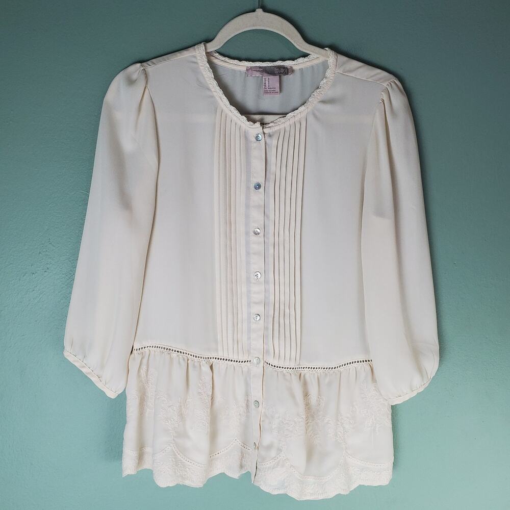Forever 21 Womens Cream Lace Semi-Sheer Pleated Blouse Size Small